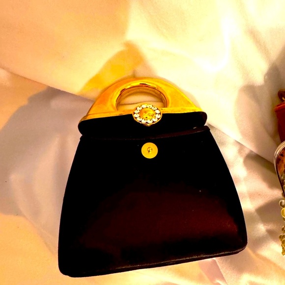 Vintage Y & S Original Lucite Clamshell Purse Gold Tone Body Chain White Leather - Picture 4 of 5